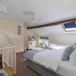 Luxury Nestled In The Heart Of - Pet Friendly בית נופש