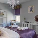 בית נופש Luxury Nestled In The Heart Of - Pet Friendly