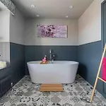 Luxury Nestled In The Heart Of - Pet Friendly