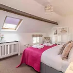 Luxury Nestled In The Heart Of - Pet Friendly *