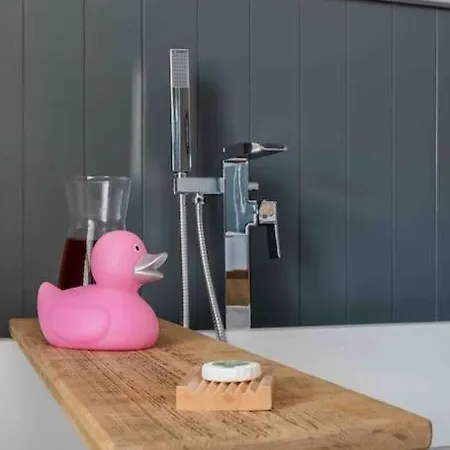 Luxury Nestled In The Heart Of - Pet Friendly