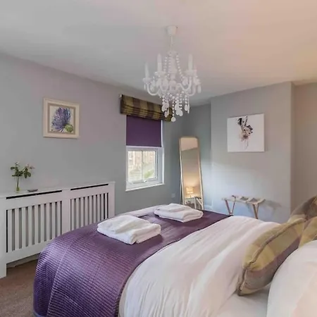 Luxury Nestled In The Heart Of - Pet Friendly Pickering