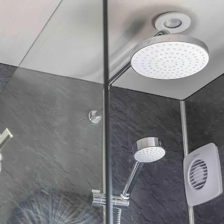 Luxury Nestled In The Heart Of - Pet Friendly Holiday home *
