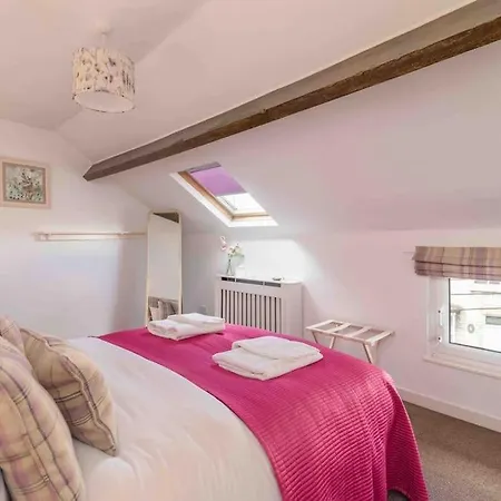 Ferienhaus Luxury Nestled In The Heart Of - Pet Friendly