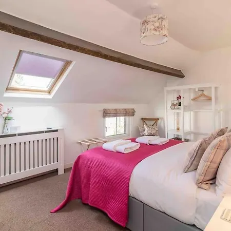 Luxury Nestled In The Heart Of - Pet Friendly *