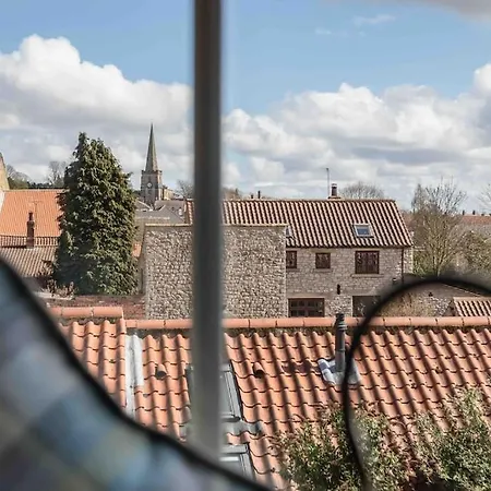 Luxury Nestled In The Heart Of - Pet Friendly Holiday home *