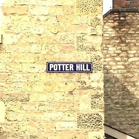 Luxury Nestled In The Heart Of - Pet Friendly Pickering