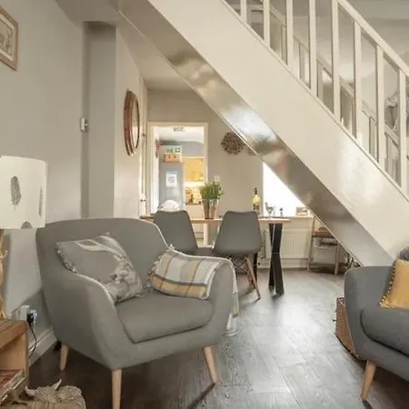 Luxury Nestled In The Heart Of - Pet Friendly Ferienhaus