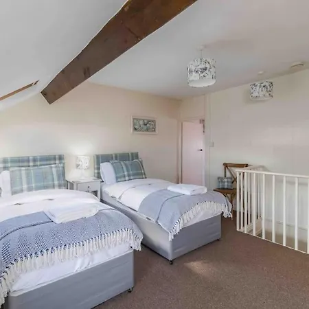 Luxury Nestled In The Heart Of - Pet Friendly Pickering