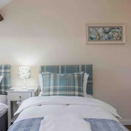 Luxury Nestled In The Heart Of - Pet Friendly